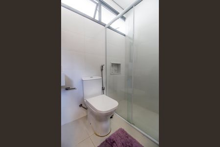 Casa de condomínio à venda com 465m², 5 quartos e 4 vagas Casa de condomínio à venda com 465m², 5 quartos e 4 vagasBanheiro da Suíte