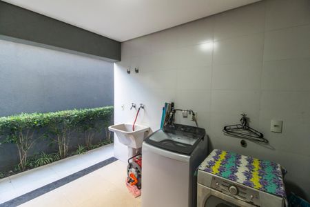 Casa de condomínio à venda com 465m², 5 quartos e 4 vagas Casa de condomínio à venda com 465m², 5 quartos e 4 vagasÁrea de Serviço