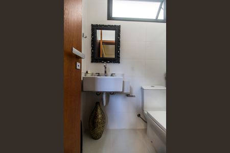 Casa de condomínio à venda com 465m², 5 quartos e 4 vagas Casa de condomínio à venda com 465m², 5 quartos e 4 vagasBanheiro da Suíte