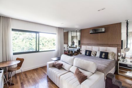 Casa de condomínio à venda com 465m², 5 quartos e 4 vagas Casa de condomínio à venda com 465m², 5 quartos e 4 vagasSuíte master