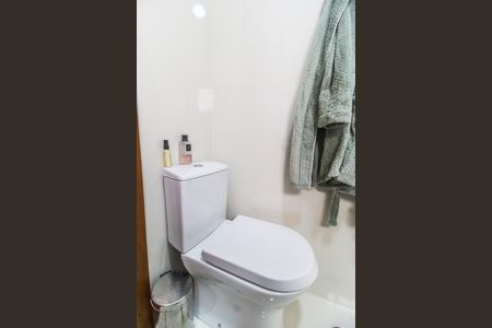 Casa de condomínio à venda com 465m², 5 quartos e 4 vagas Casa de condomínio à venda com 465m², 5 quartos e 4 vagasBanheiro da Suíte