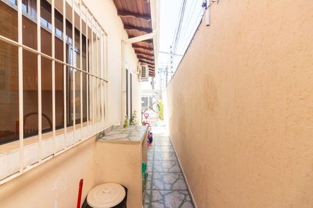 Casa à venda com 130m², 3 quartos e 2 vagas Casa à venda com 130m², 3 quartos e 2 vagasCorredor
