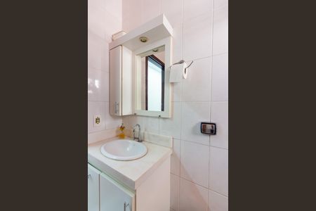 Casa à venda com 130m², 3 quartos e 2 vagas Casa à venda com 130m², 3 quartos e 2 vagasBanheiro