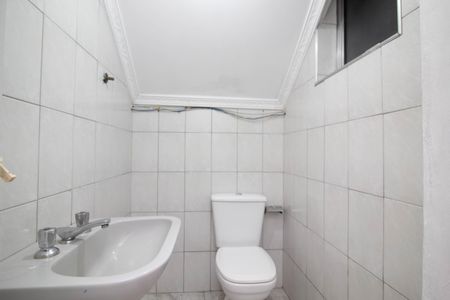 Casa para alugar com 300m², 4 quartos e 2 vagas Casa para alugar com 300m², 4 quartos e 2 vagasBanheiro 1