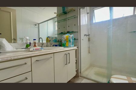 Apartamento à venda com 340m², 4 quartos e 6 vagasBanheiro da Suíte 4 Ele