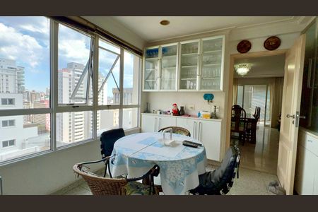 Apartamento à venda com 340m², 4 quartos e 6 vagasCopa