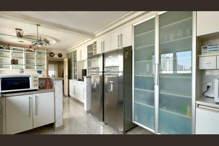 Apartamento à venda com 340m², 4 quartos e 6 vagasCozinha