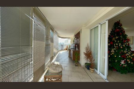 Apartamento à venda com 340m², 4 quartos e 6 vagasVaranda