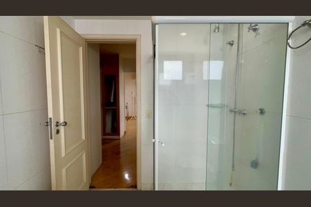 Apartamento à venda com 340m², 4 quartos e 6 vagasBanheiro da Suíte 4 Ela