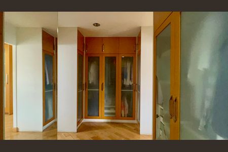 Apartamento à venda com 340m², 4 quartos e 6 vagasCloset da suíte 4