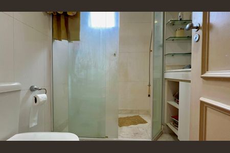 Apartamento à venda com 340m², 4 quartos e 6 vagasBanheiro da Suíte 2