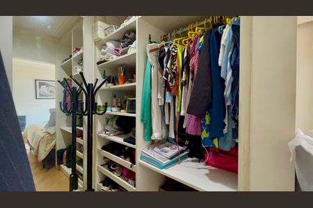 Apartamento à venda com 340m², 4 quartos e 6 vagasCloset da suíte 1