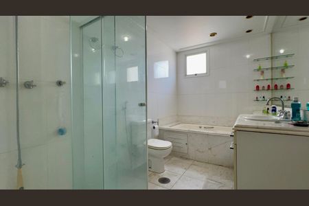 Apartamento à venda com 340m², 4 quartos e 6 vagasBanheiro da Suíte 4 Ela