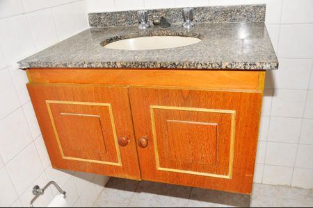 Apartamento para alugar com 76m², 3 quartos e 1 vagaDetalhe - Banheiro Social