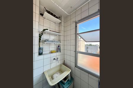 Apartamento à venda com 45m², 3 quartos e 1 vagaÁrea de Serviço