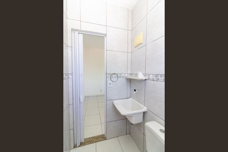Banheiro de kitnet/studio para alugar com 1 quarto, 30m² em Madureira, Rio de Janeiro