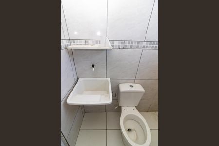 Banheiro de kitnet/studio para alugar com 1 quarto, 30m² em Madureira, Rio de Janeiro