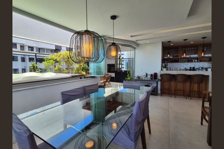 Apartamento à venda com 242m², 4 quartos e 3 vagasSala de jantar 