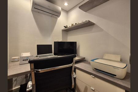 Apartamento à venda com 242m², 4 quartos e 3 vagasEscritório 