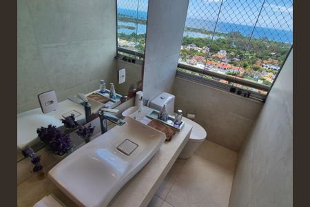 Apartamento à venda com 242m², 4 quartos e 3 vagasLavabo 