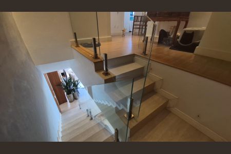 Apartamento à venda com 242m², 4 quartos e 3 vagasEscada