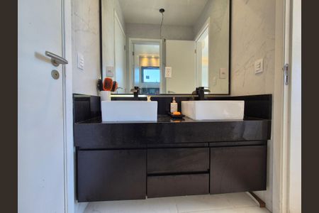 Apartamento à venda com 242m², 4 quartos e 3 vagasBanheiro suite 3 e 4