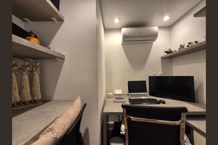 Apartamento à venda com 242m², 4 quartos e 3 vagasEscritório 