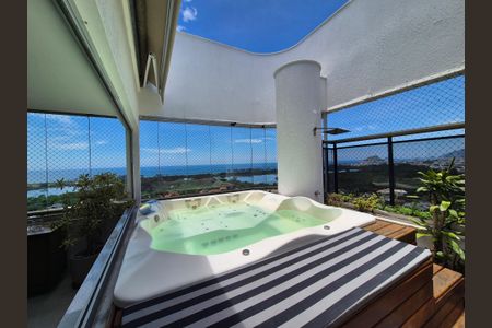 Apartamento à venda com 242m², 4 quartos e 3 vagasÁrea externa 