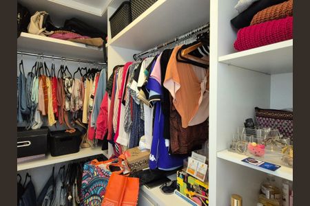 Apartamento à venda com 242m², 4 quartos e 3 vagasCloset suíte 3