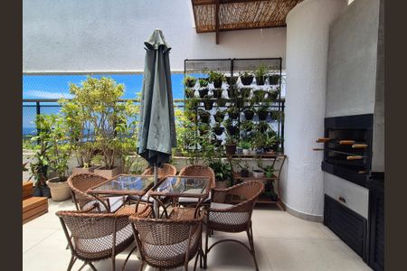 Apartamento à venda com 242m², 4 quartos e 3 vagasÁrea externa 