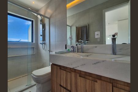 Apartamento à venda com 242m², 4 quartos e 3 vagasBanheiro suite 2