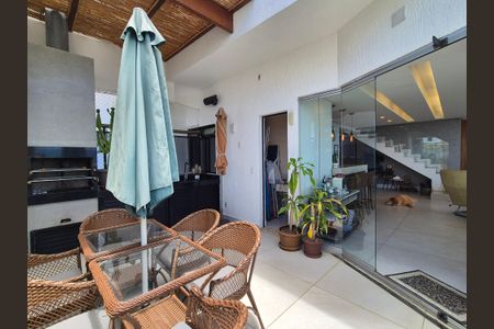 Apartamento à venda com 242m², 4 quartos e 3 vagasÁrea externa 