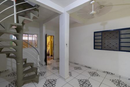 Sala de casa para alugar com 3 quartos, 150m² em Conjunto Habitacional Aguia de Haia, São Paulo