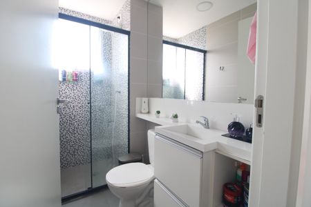 Banheiro de apartamento à venda com 2 quartos, 44m² em Usina Piratininga, São Paulo