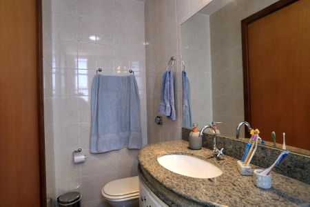 Apartamento à venda com 178m², 3 quartos e 3 vagas Apartamento à venda com 178m², 3 quartos e 3 vagasBanheiro da Suíte