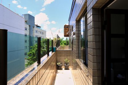 Apartamento à venda com 178m², 3 quartos e 3 vagas Apartamento à venda com 178m², 3 quartos e 3 vagasÁrea de Serviço