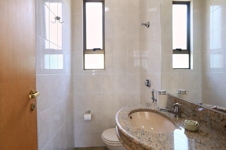 Apartamento à venda com 178m², 3 quartos e 3 vagas Apartamento à venda com 178m², 3 quartos e 3 vagasLavabo