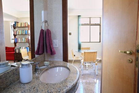 Apartamento à venda com 178m², 3 quartos e 3 vagas Apartamento à venda com 178m², 3 quartos e 3 vagasLavabo