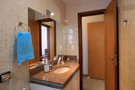 Apartamento à venda com 178m², 3 quartos e 3 vagas Apartamento à venda com 178m², 3 quartos e 3 vagasBanheiro