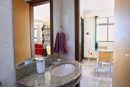 Apartamento à venda com 178m², 3 quartos e 3 vagas Apartamento à venda com 178m², 3 quartos e 3 vagasLavabo