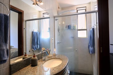 Apartamento à venda com 178m², 3 quartos e 3 vagas Apartamento à venda com 178m², 3 quartos e 3 vagasBanheiro da Suíte