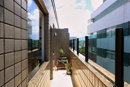 Apartamento à venda com 178m², 3 quartos e 3 vagas Apartamento à venda com 178m², 3 quartos e 3 vagasÁrea de Serviço