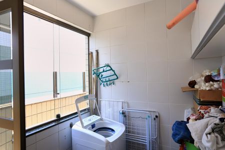 Apartamento à venda com 178m², 3 quartos e 3 vagas Apartamento à venda com 178m², 3 quartos e 3 vagasÁrea de Serviço