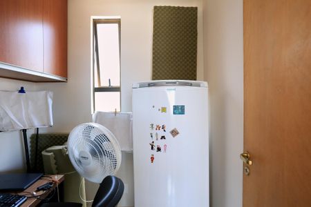 Apartamento à venda com 178m², 3 quartos e 3 vagas Apartamento à venda com 178m², 3 quartos e 3 vagasEscritório