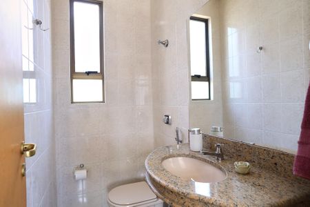 Apartamento à venda com 178m², 3 quartos e 3 vagas Apartamento à venda com 178m², 3 quartos e 3 vagasLavabo