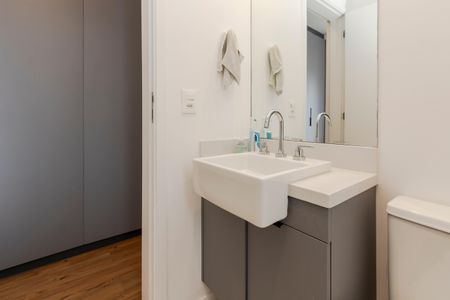 Apartamento à venda com 105m², 3 quartos e 2 vagas Apartamento à venda com 105m², 3 quartos e 2 vagasBanheiro da Suíte 1