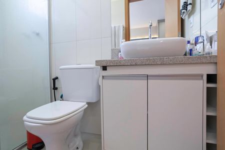Apartamento para alugar com 70m², 2 quartos e 2 vagasBanheiro da suíte 