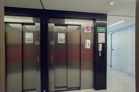 Apartamento para alugar com 70m², 2 quartos e 2 vagasHall social