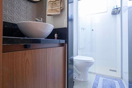 Apartamento para alugar com 70m², 2 quartos e 2 vagasBanheiro social 