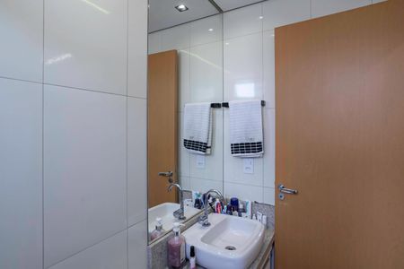 Apartamento para alugar com 70m², 2 quartos e 2 vagasBanheiro da suíte 
